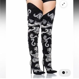 BEADED PEARL EMBELLISHED THIGH
HIGH WESTERN BOOT IN BLACK
SUEDE